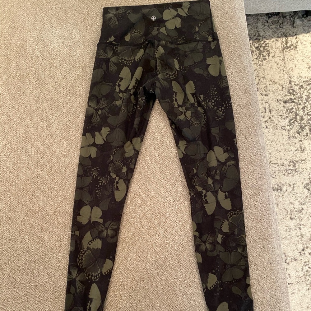 WUNDER UNDER LULULEMON LEGGINGS SIZE 6.